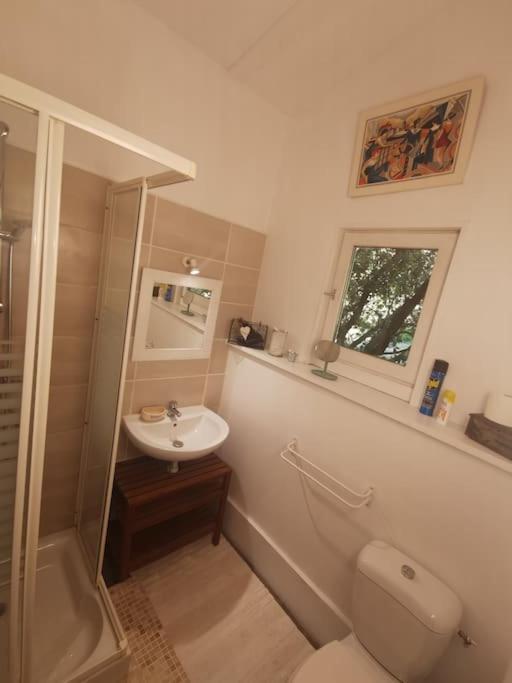 Entre Ventoux Et Luberon, Appartement Dans Maison. Malemort-du-Comtat Luaran gambar